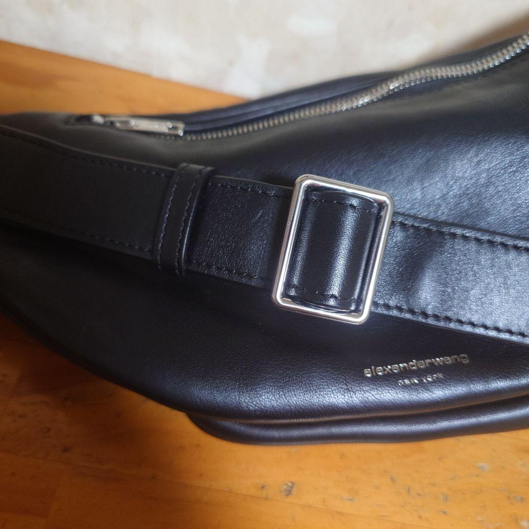 【alexanderwang】レザーボディバッグ