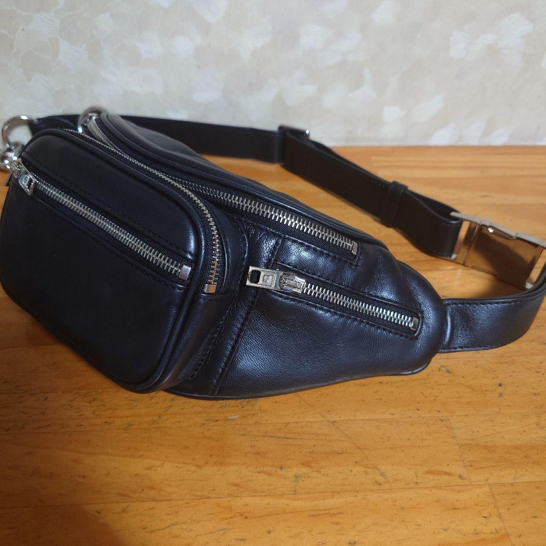 【alexanderwang】レザーボディバッグ