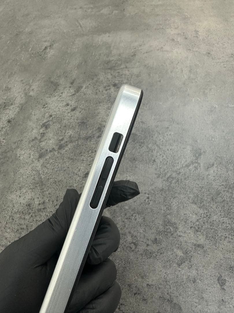 ZERO HALLIBURTON アルミニウム iPhoneケース