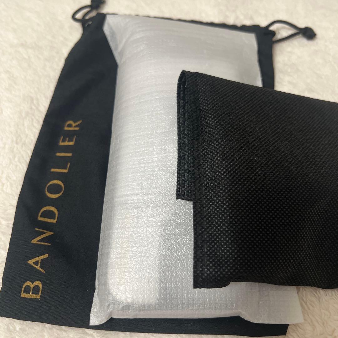 BANDOLIER iPhone 15 Pro ケース　シルバー