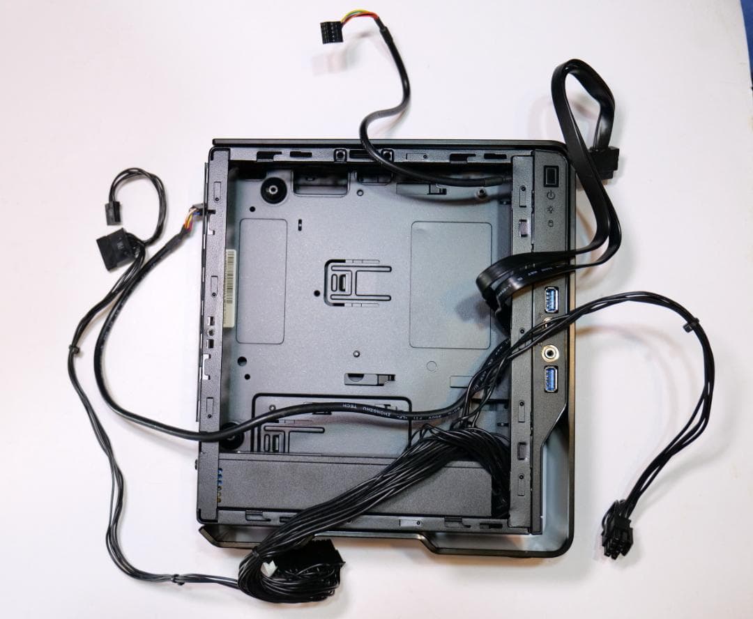 中古 IN WIN IW-BQ696S Chopin ITX PCケース