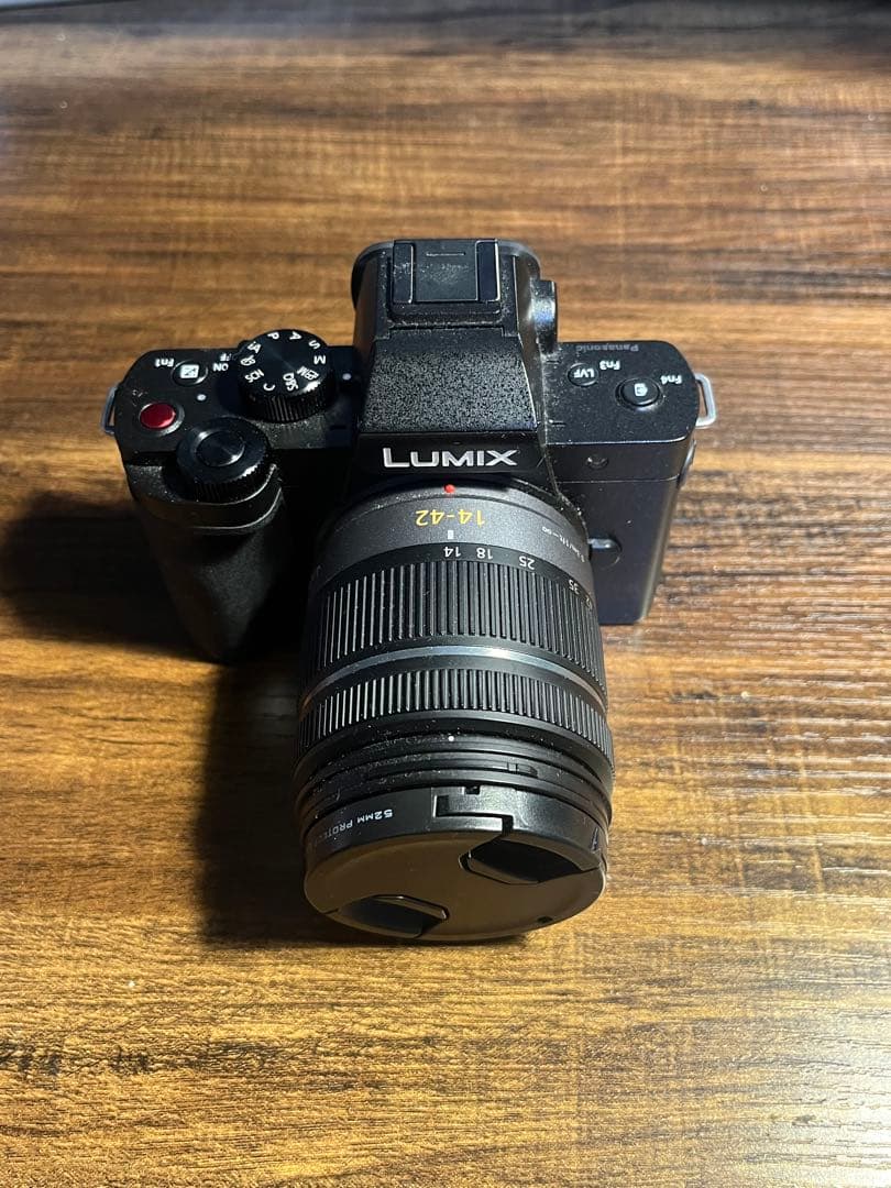 ミラーレス一眼 lumix g100d ＋ 14-42mm f3.5-5.6