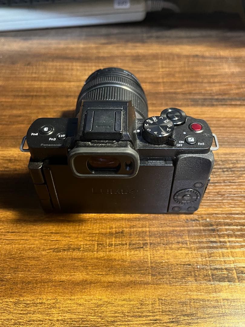 ミラーレス一眼 lumix g100d ＋ 14-42mm f3.5-5.6