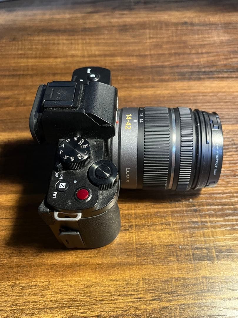 ミラーレス一眼 lumix g100d ＋ 14-42mm f3.5-5.6