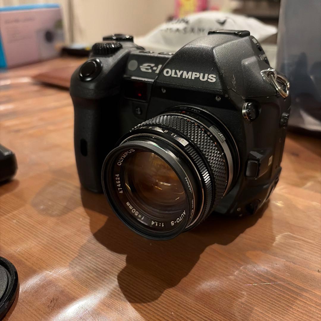ブ*ン様 OLYMPUS E-1 OMマニュアル標準レンズf1.4とマウントアダ