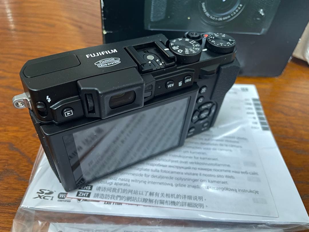 【新品未使用品】　FUJIFILM プレミアムコンパクトデジタルカメラ　X30