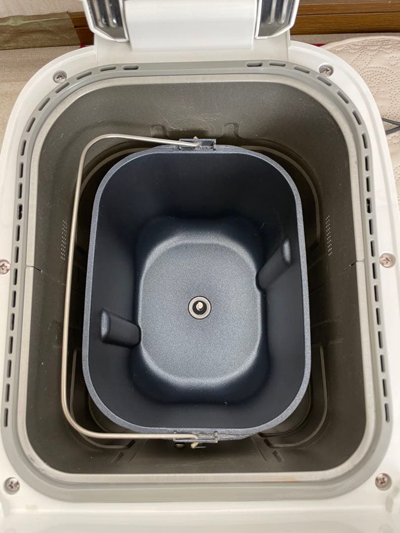 22年製　パナソニック ホームベーカリー SD-BMT2000-W