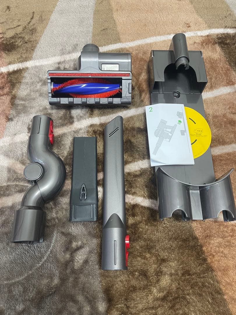 Dyson スティッククリーナー V8 fluffy