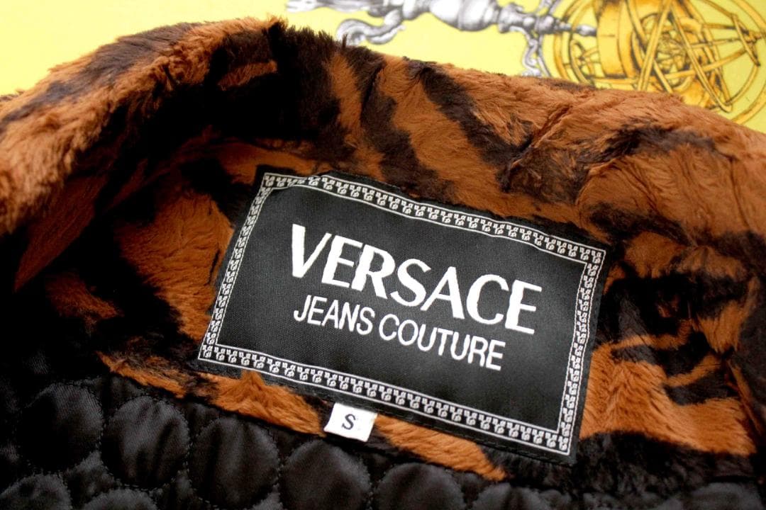 Versace メデューサボタン　ファッションショー　ブラウン・ジャガ－柄ス－ツ