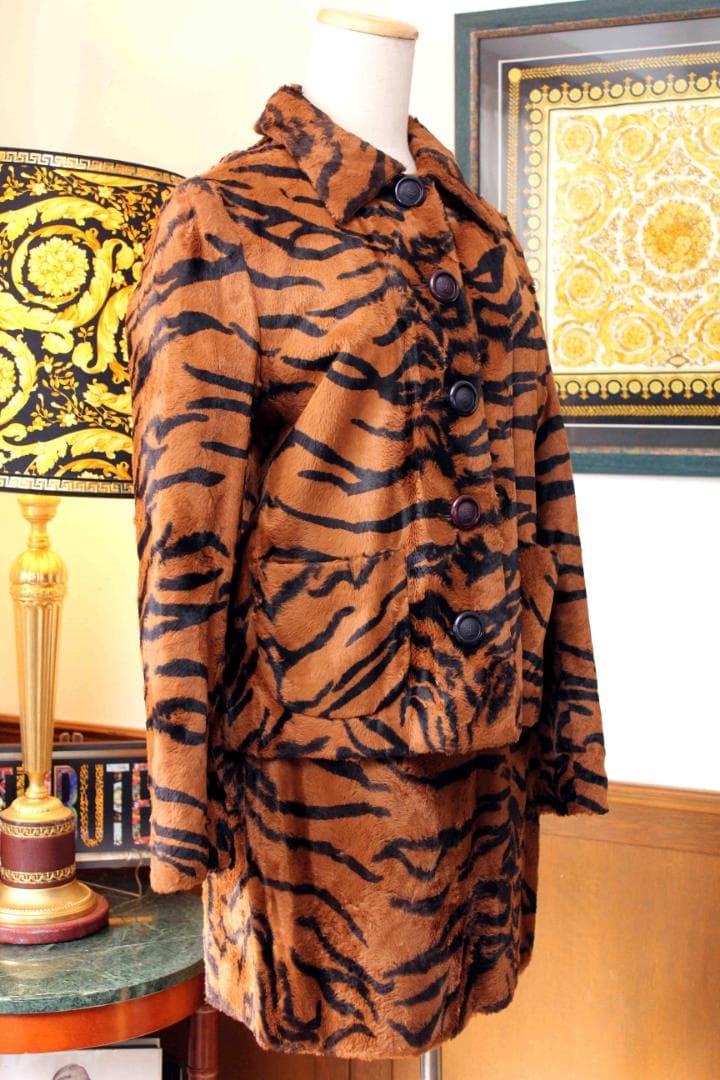 Versace メデューサボタン　ファッションショー　ブラウン・ジャガ－柄ス－ツ