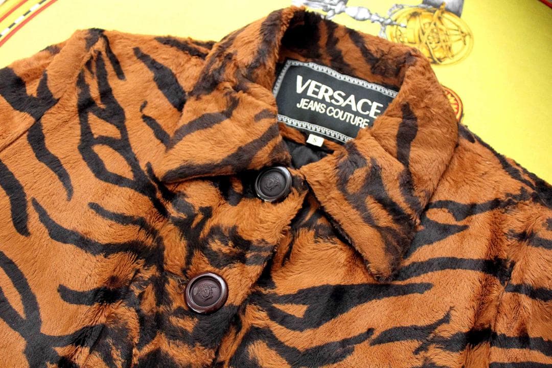 Versace メデューサボタン　ファッションショー　ブラウン・ジャガ－柄ス－ツ
