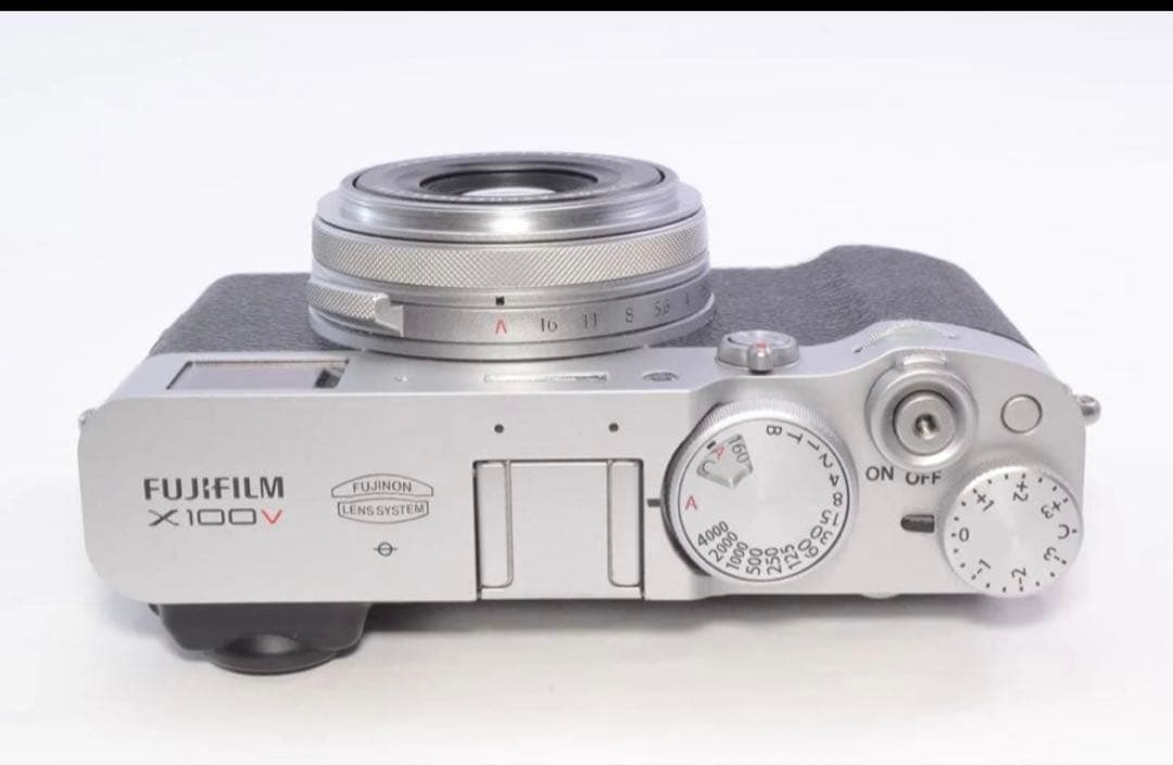 未使用品同様　FUJIFILM デジタルカメラ　X100V シルバー