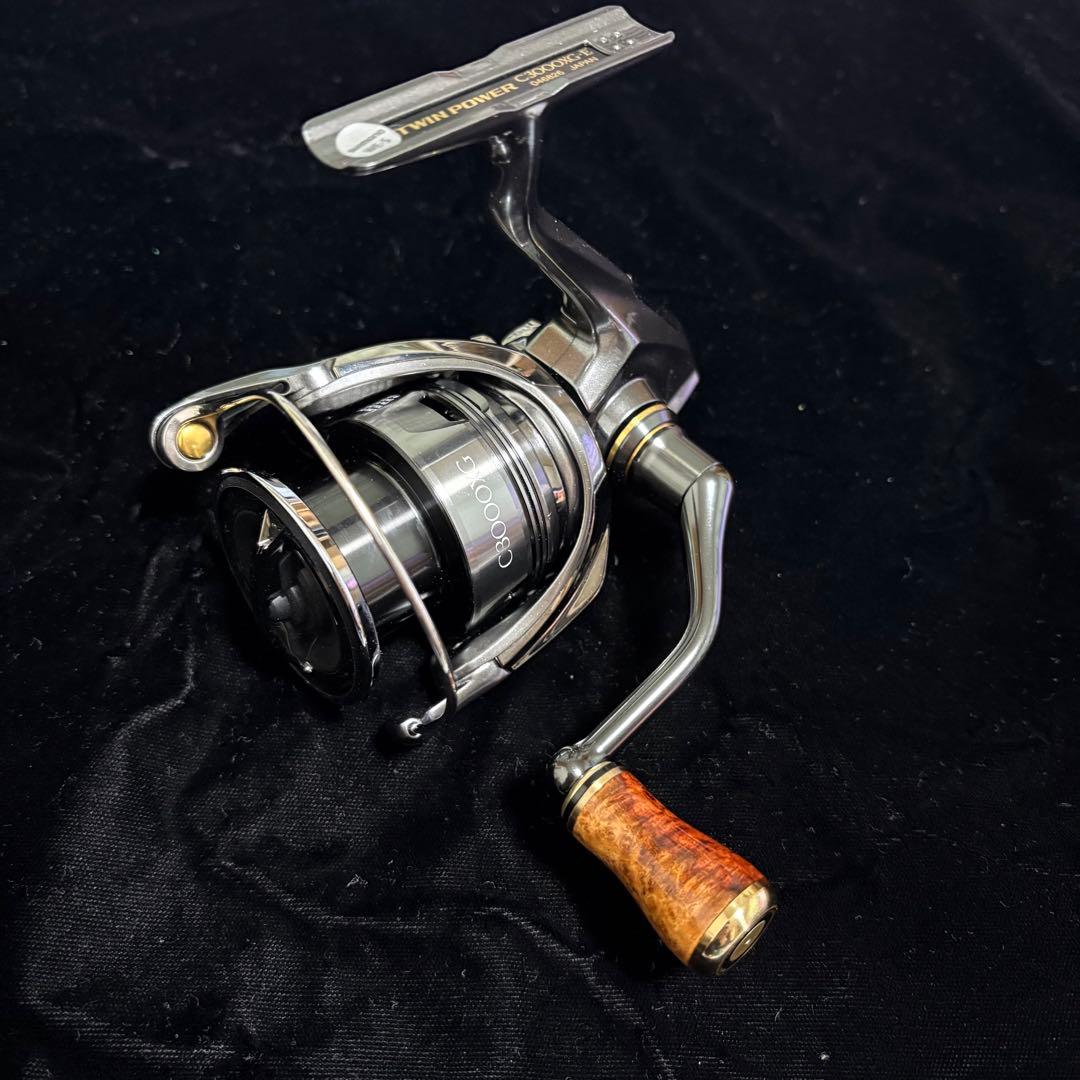 シマノ　24ツインパワー　C3000XG 美品　花梨ノブ付き