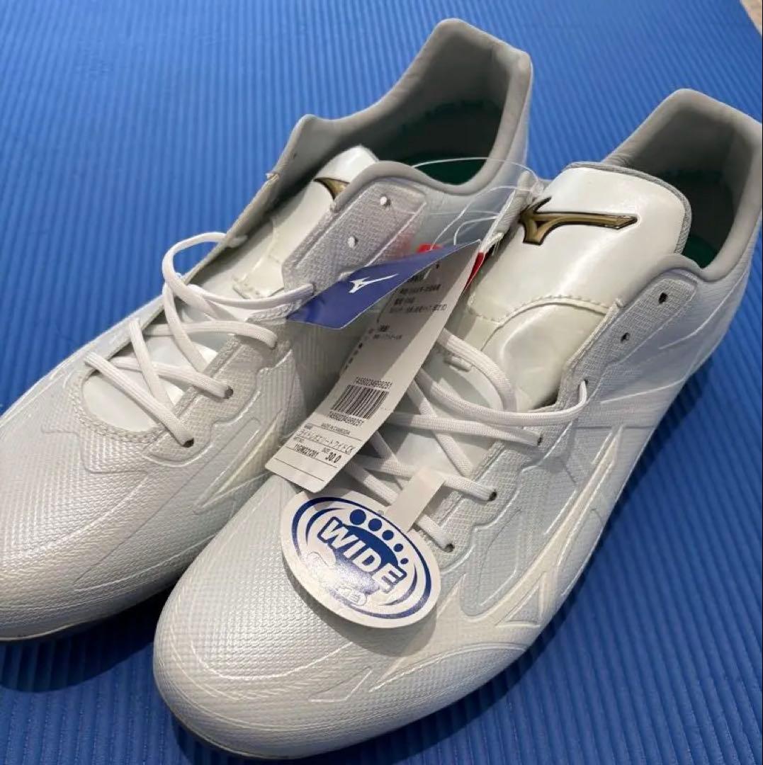 新品未使用品　ミズノ ワイド 野球スパイク ホワイト　30.0センチ