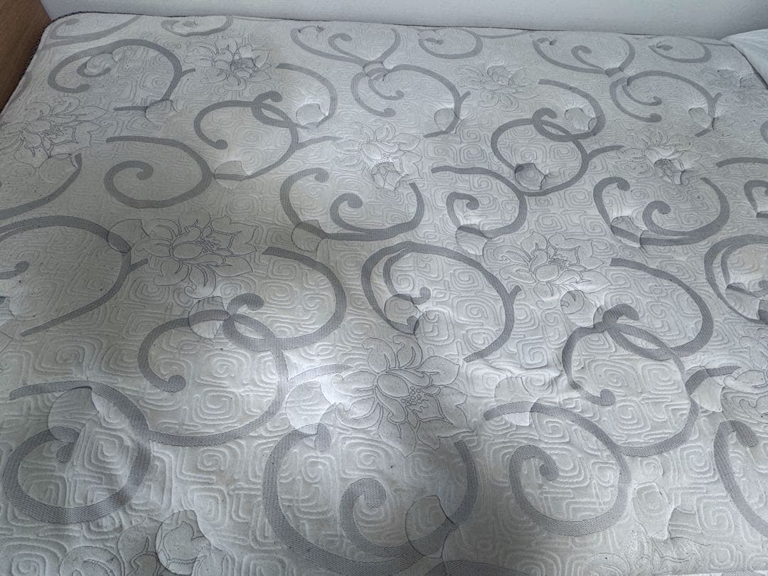 【専用】シモンズセミダブルベッド(フレーム+マットレス)