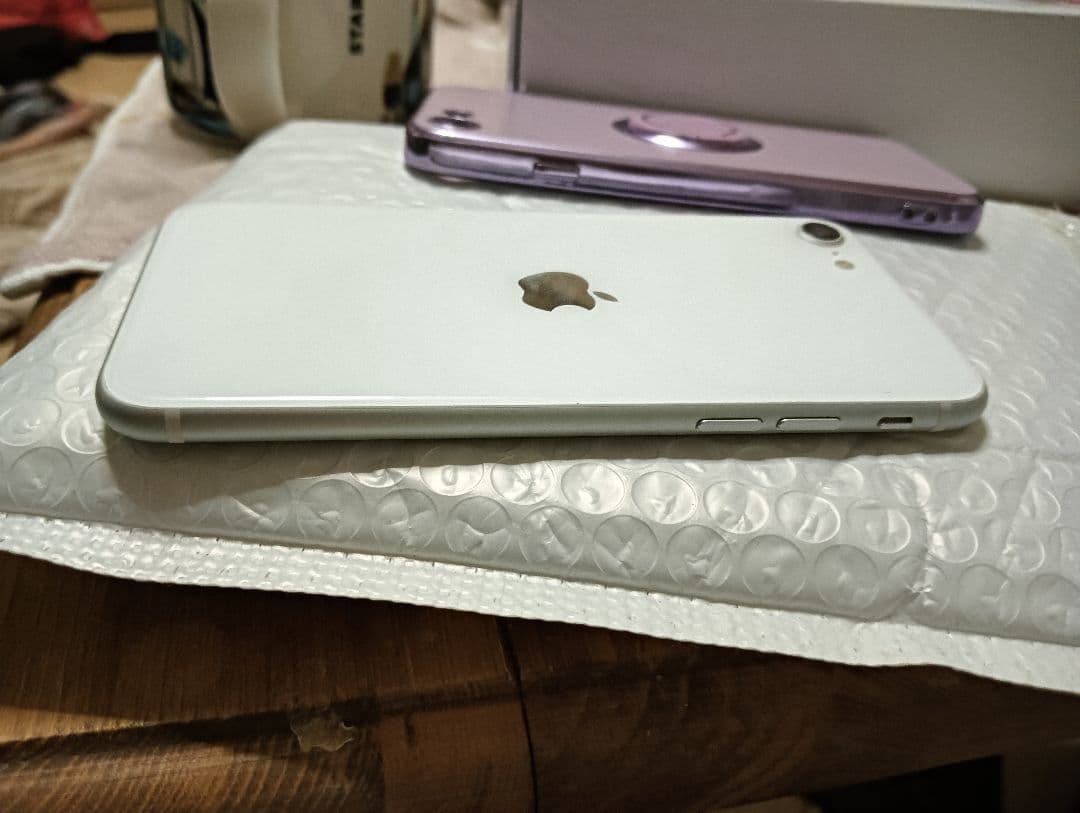 値下げ！超美品！SIMフリー100%バッテリー付iPhoneSE第2世代ホワイト