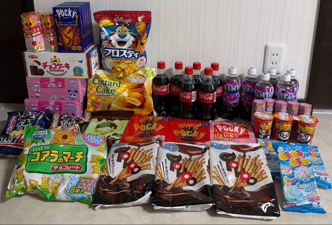 激安お菓子飲み物まとめ売り　コーラ　ファンタ　いちごつみ　ポッキー他
