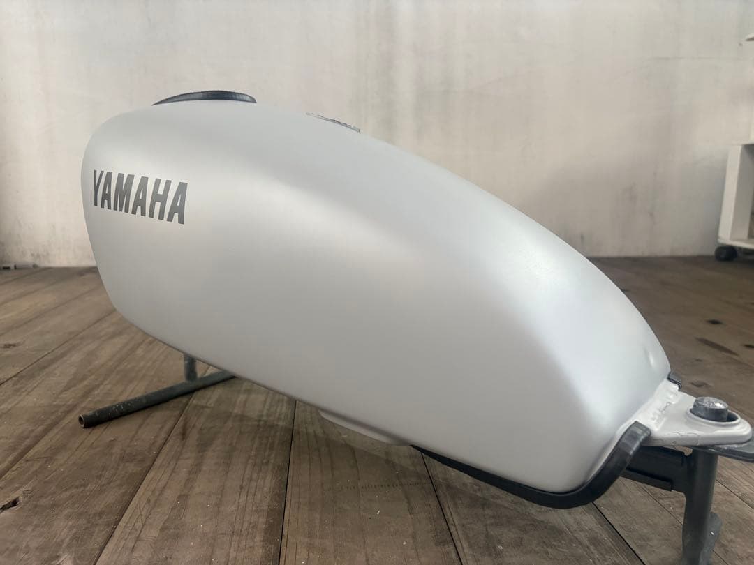 SR400 ガソリンタンク　マットグレー＆ブラック（自家塗装）