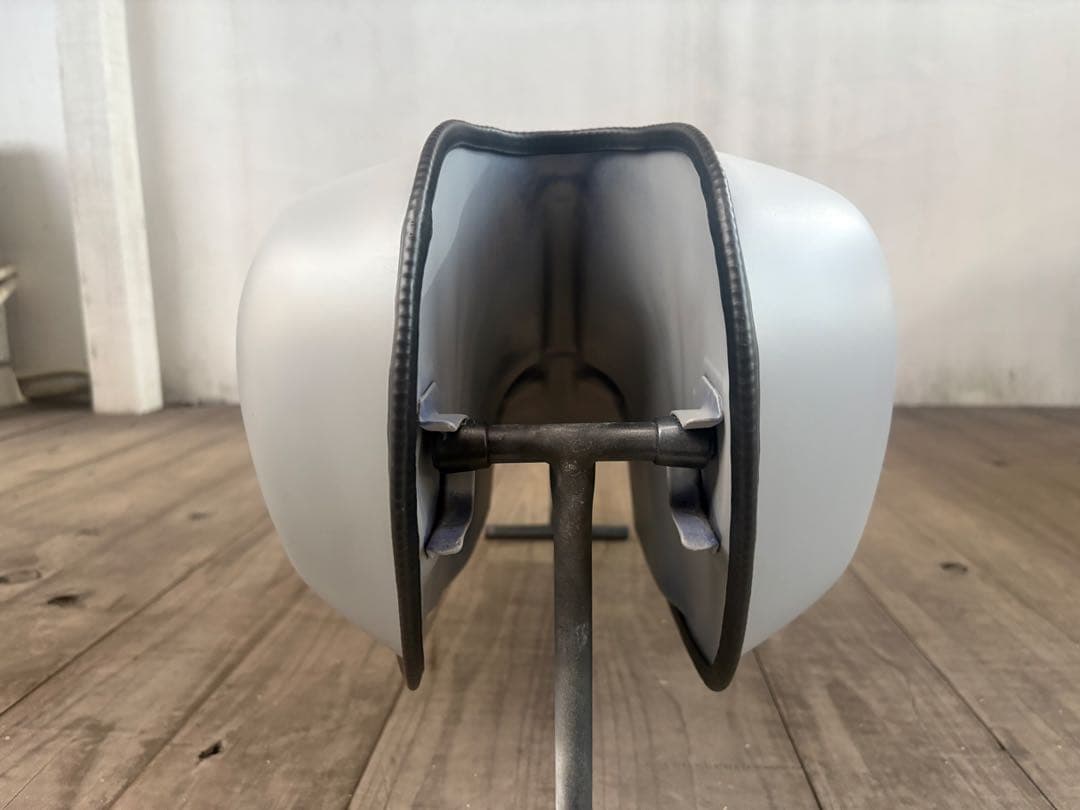 SR400 ガソリンタンク　マットグレー＆ブラック（自家塗装）