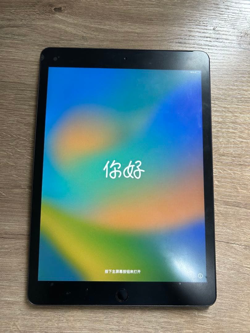 Apple iPad 第8世代　スペースグレー 本体