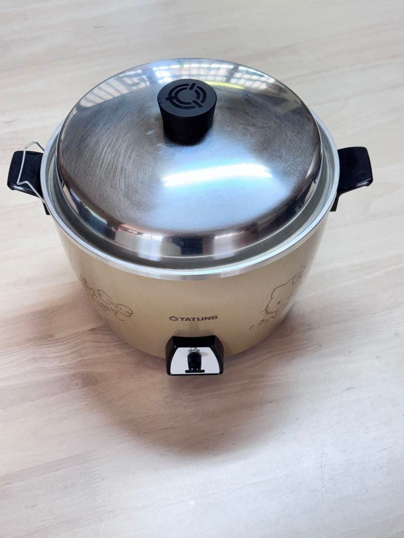 大同電鍋 10合 限定ハローキティーゴールドモデル　Hello kitty