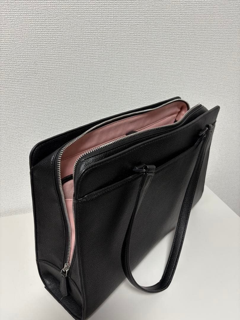 SUITSELECT × Samantha Thavasaコラボバッグ ブラック