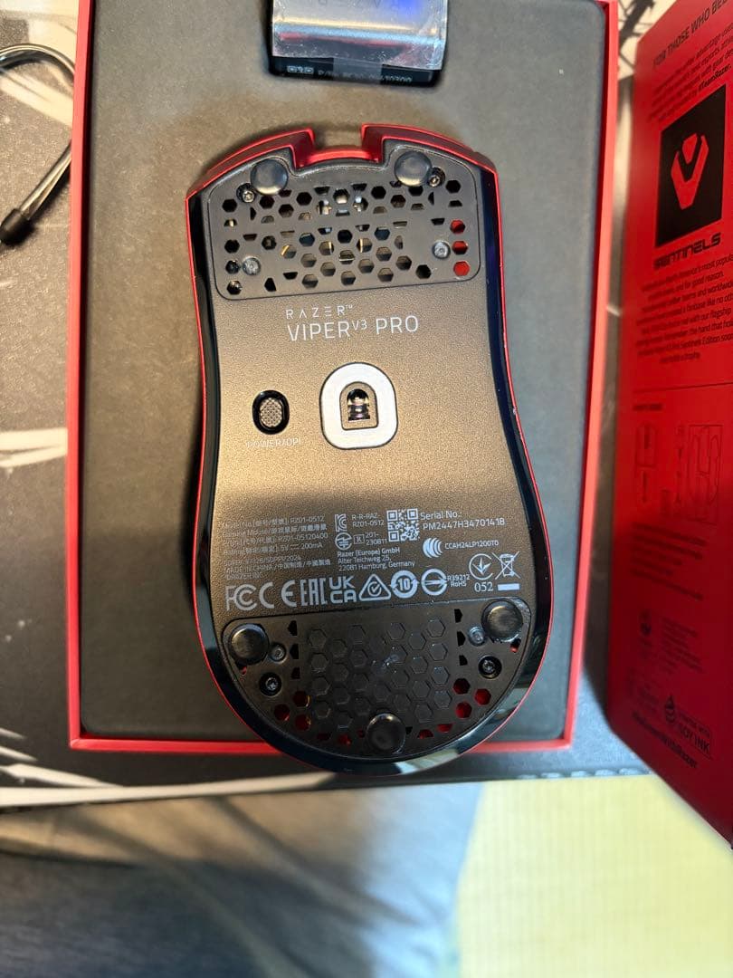 Razer Viper V3 Pro Sentinels Edition レッド