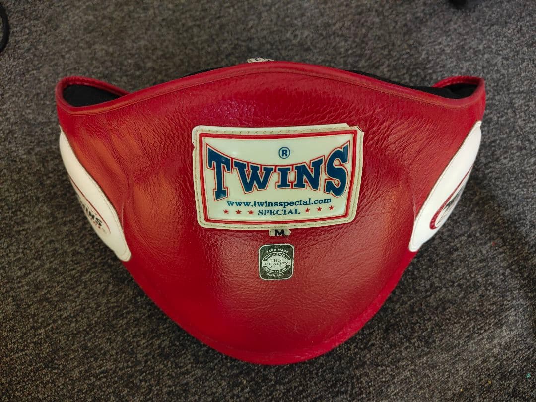 TWINS★ベリープロテクター★ボディミット★中古良品