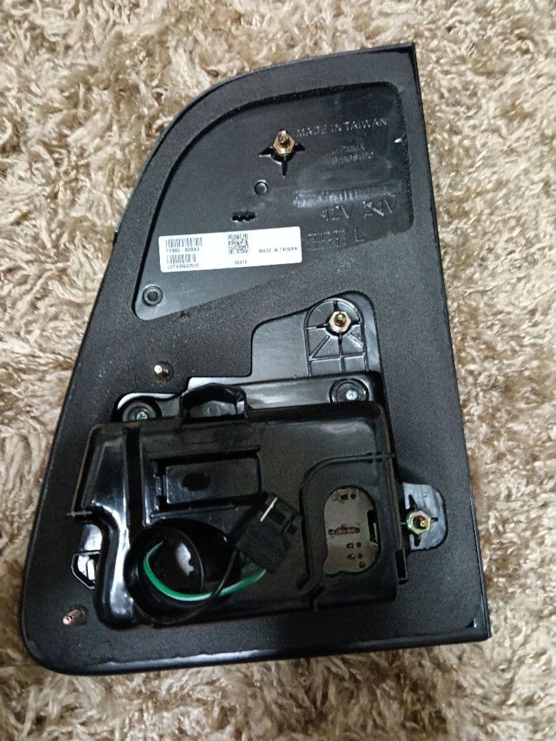 未使用　ランドクルーザー100 LEDテール　背面レス用