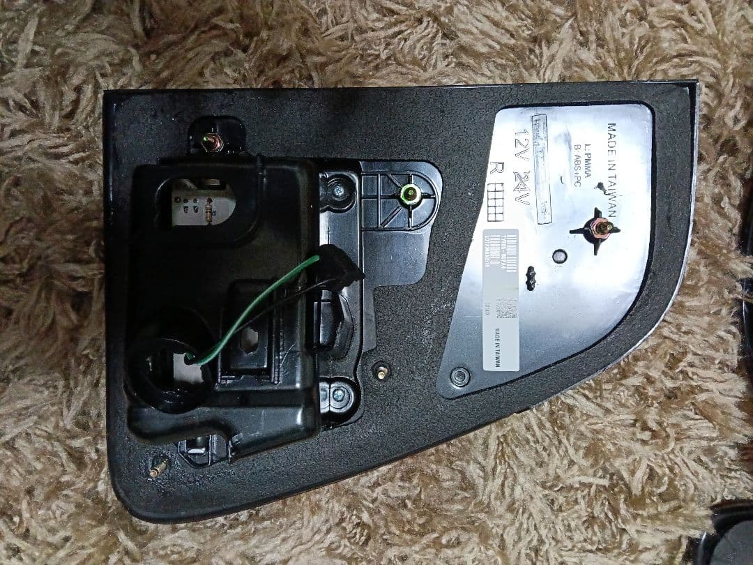 未使用　ランドクルーザー100 LEDテール　背面レス用