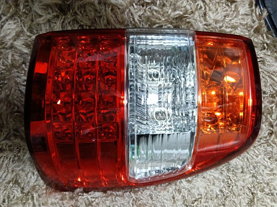 未使用　ランドクルーザー100 LEDテール　背面レス用