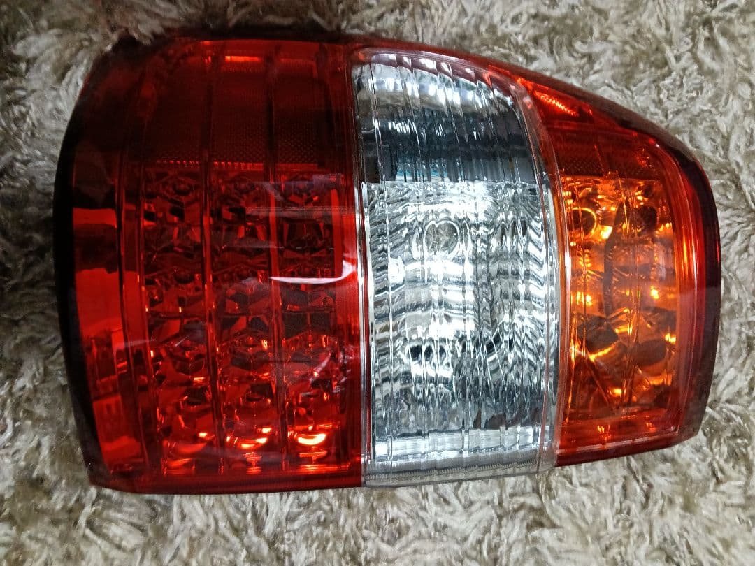未使用　ランドクルーザー100 LEDテール　背面レス用