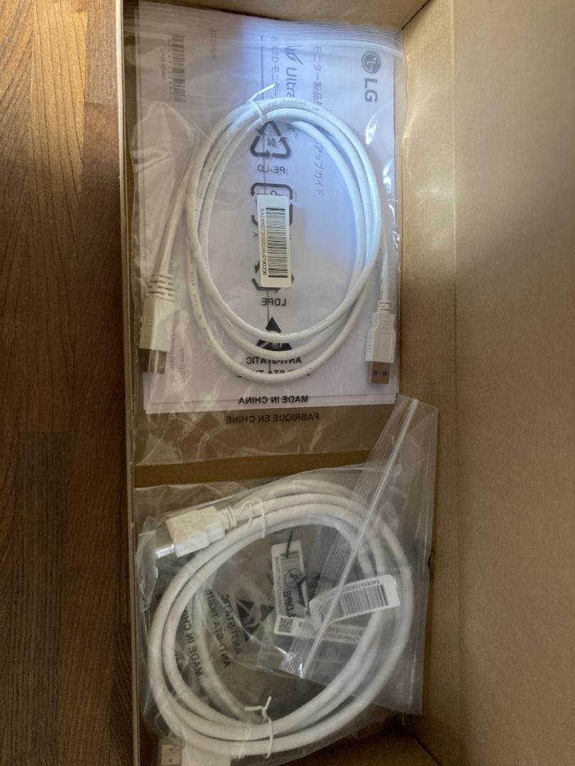 美品 LG 32GS95U-W 4K OLED ゲーミングモニター