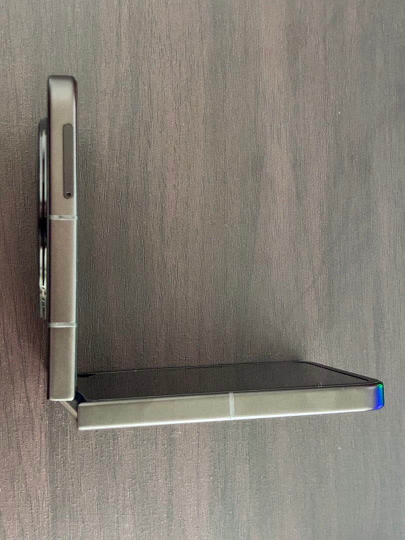 【新古品】nubia Flip 5G SIMフリー 保証有 eSIM対応