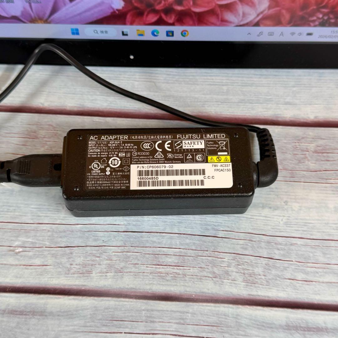 【美品】すぐ使える❣️富士通　お絵描きタブレット‼️メモリ8GB✨Wカメラ✨SSD