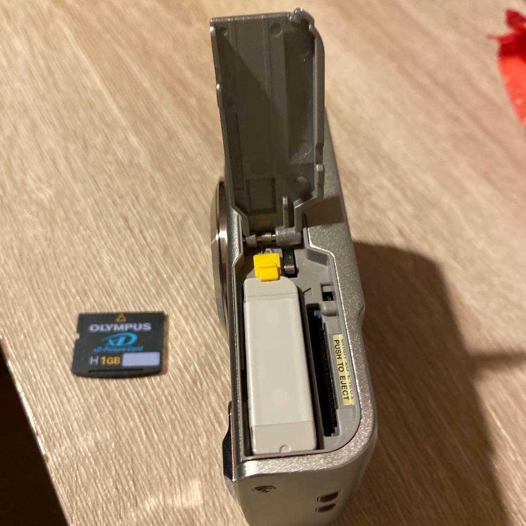 動作品☆送料無料　FUJIFILM FinePixF31fd 本体のみ