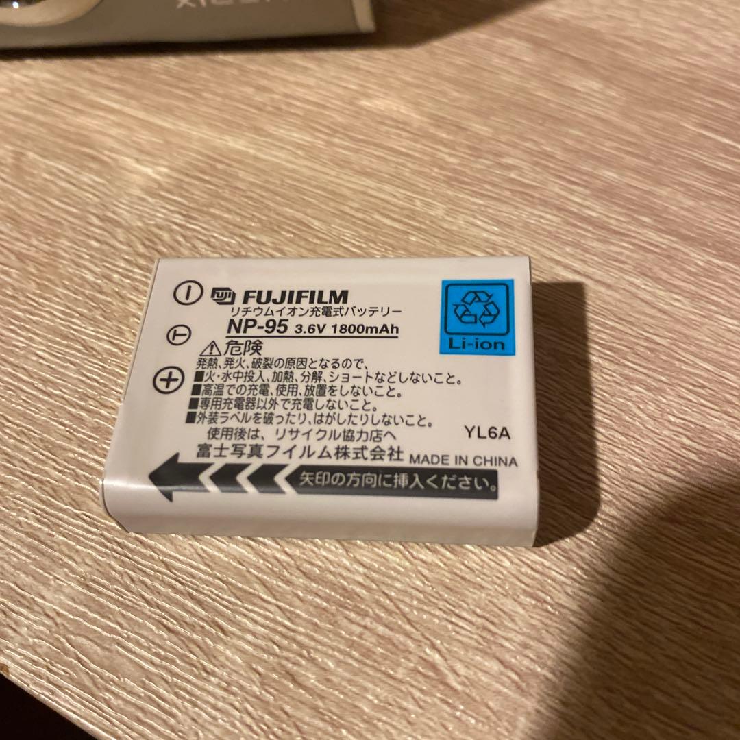 動作品☆送料無料　FUJIFILM FinePixF31fd 本体のみ