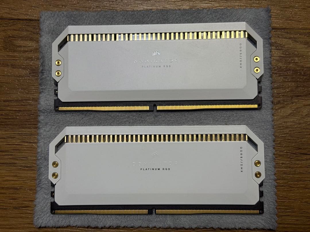 メモリー Corsair DominatorPlatinum DDR5 16GB*2