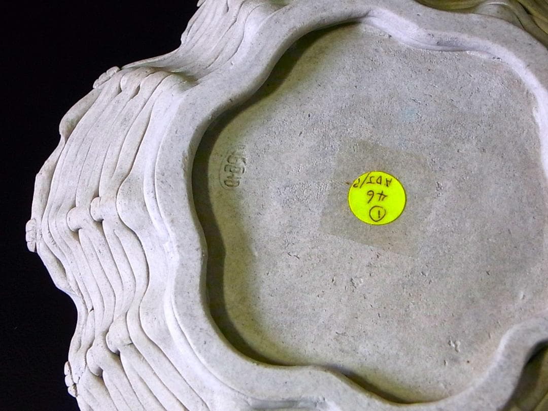 【 E918 】 素晴らしき超名品　明治期萬古焼上手作品　陽刻朝顔文飾り皿