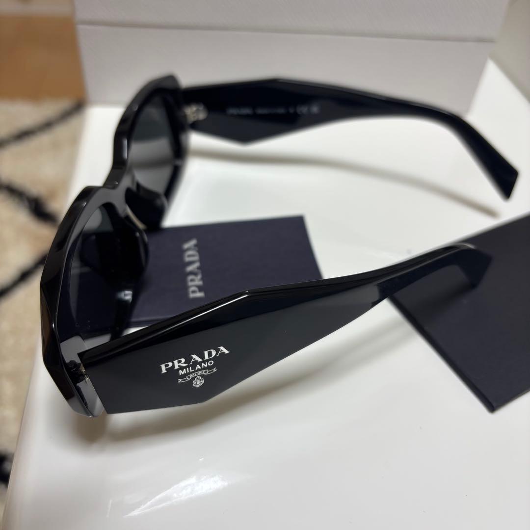 PRADAサングラス