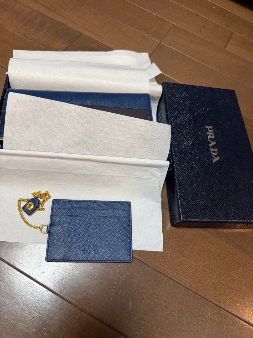 PRADA ネイビー サフィアーノレザー 長財布　付属品は美品