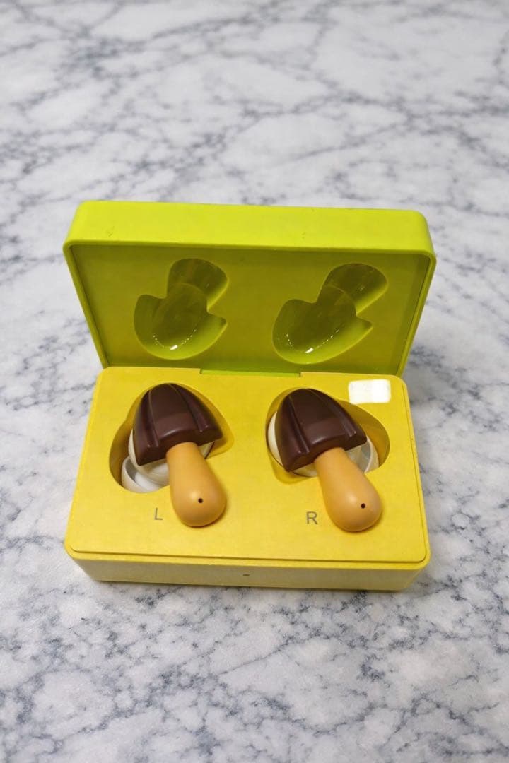 明治　限定品　きのこの山　ワイヤレス　イヤホン