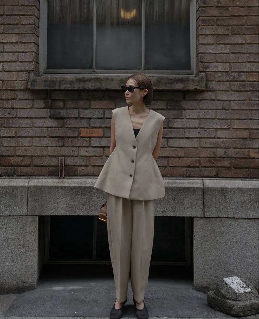 本日限定7,000円値下げ！！完売商品 ellie コクーンジレ ベージュ