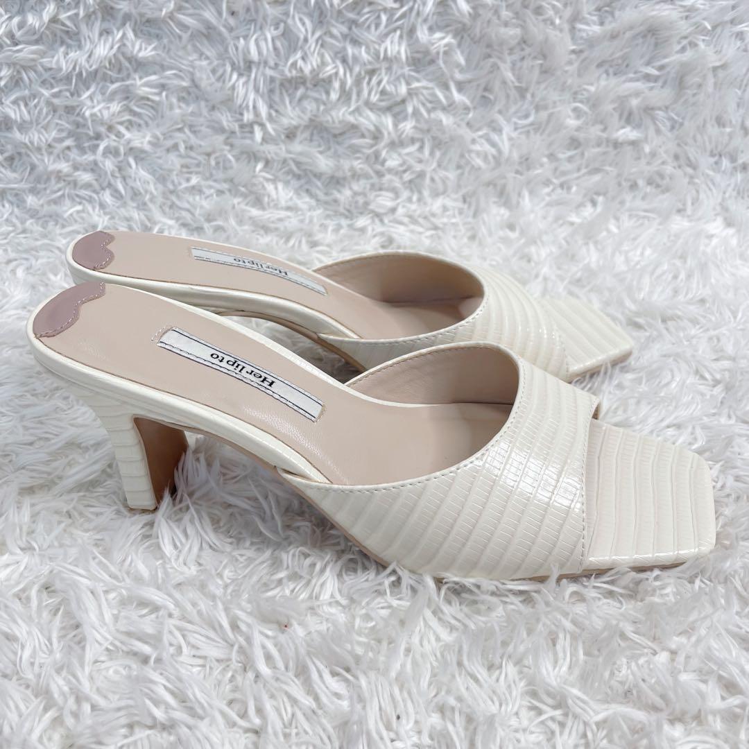 未使用✨herlipto Square-Toe Mules ecru サンダル