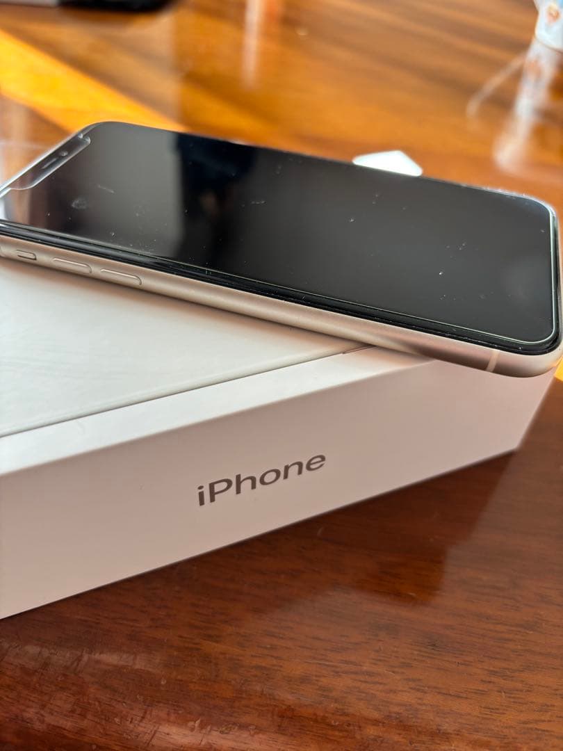 Apple iPhone 11 ホワイト128GB本体と付属品