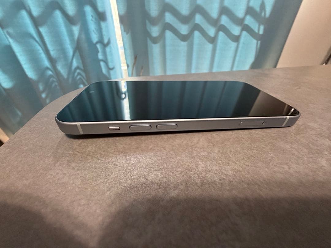 スマートフォン本体 スリムデザイン