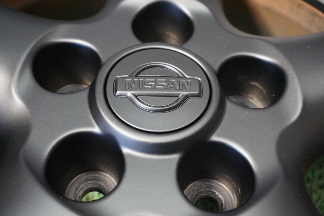 ニッサン純正　カスタムブラックエディション　エクストレイル　スタッドレス