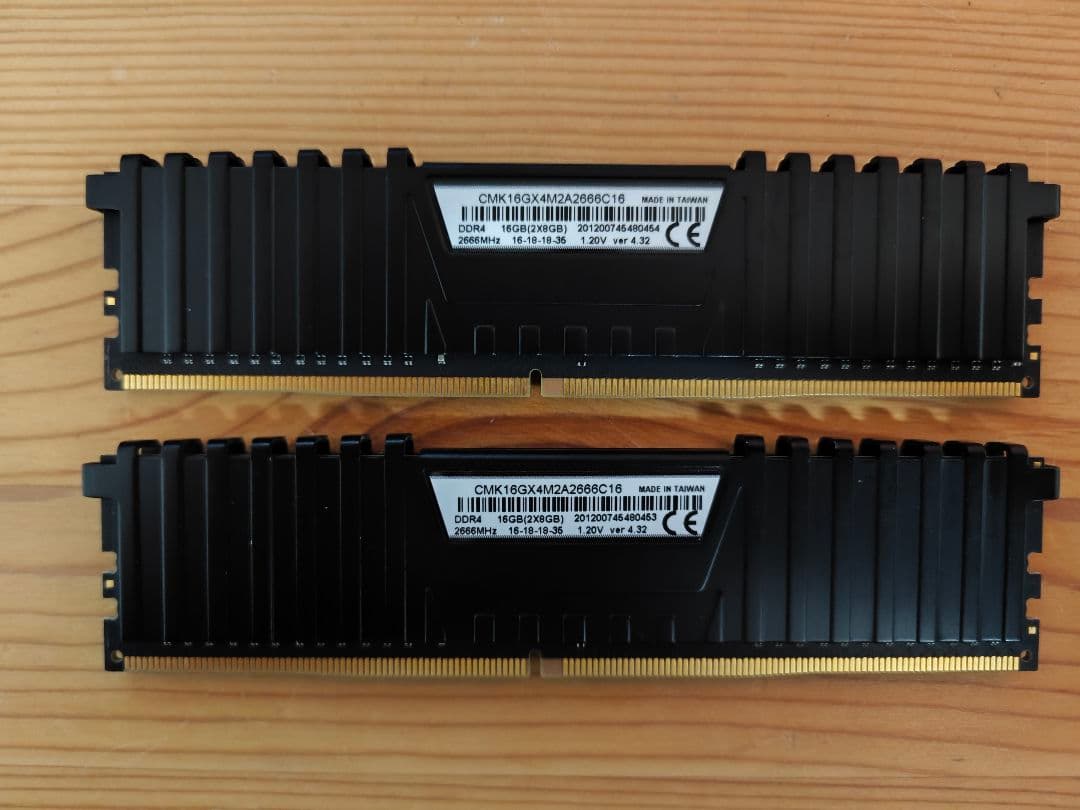 メモリー Corsair Vengeance LPX DDR4 16GB (8GBx2)