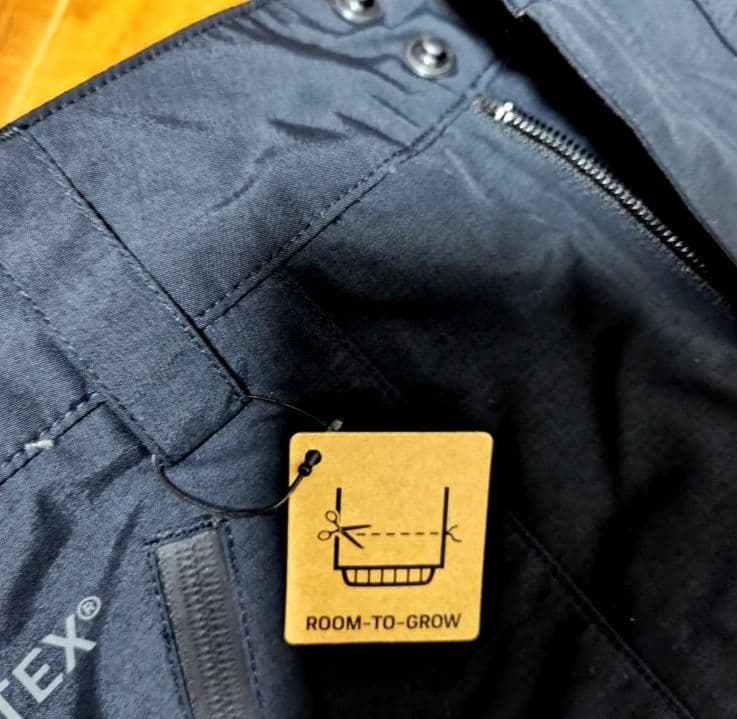 BURTON スノーボードパンツ M140 新品タグ付き GORE-TEX 黒