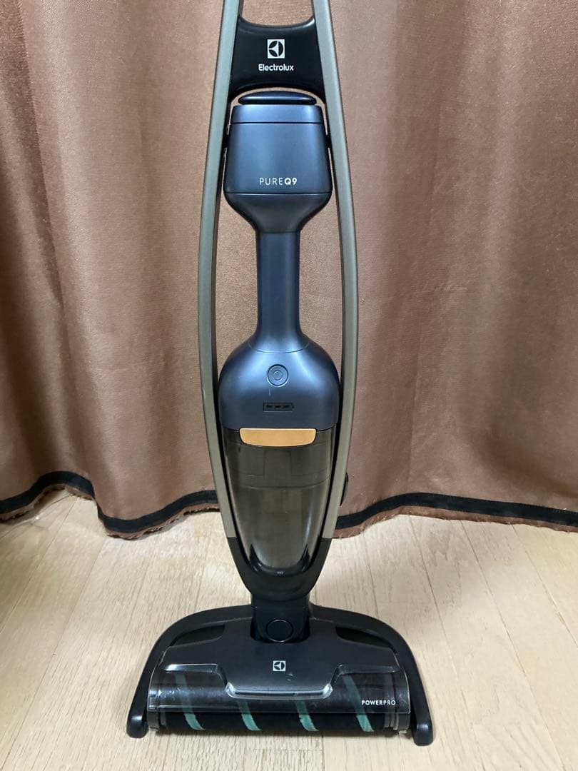 エレクトロラックス　スティッククリーナー PURE Q9 5年保証付き！